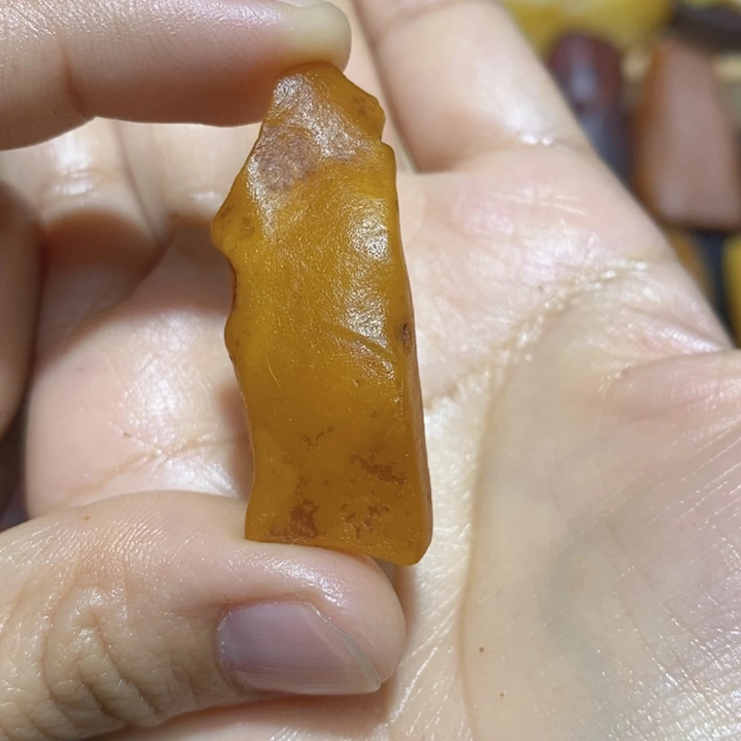 琥珀未镶嵌颈饰蜜蜡原石