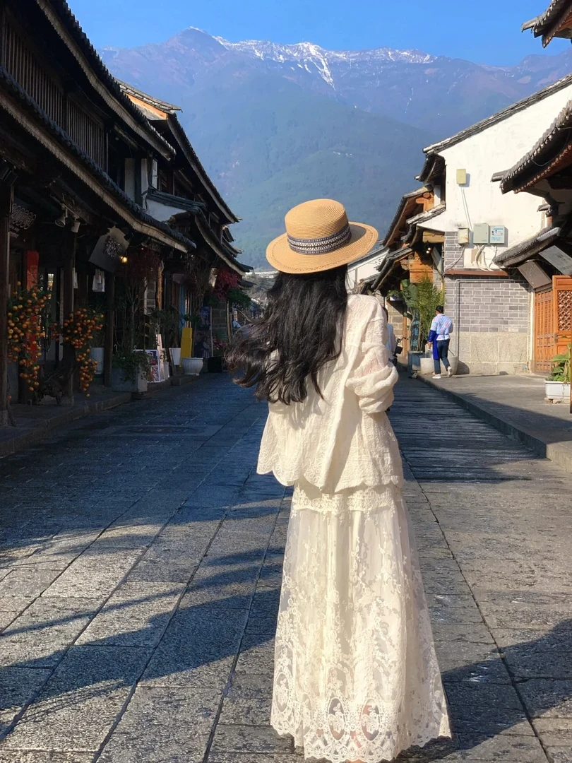 2025早秋搭配一整套女韩系穿搭法式刺绣开衫蕾丝半身裙气质两件套