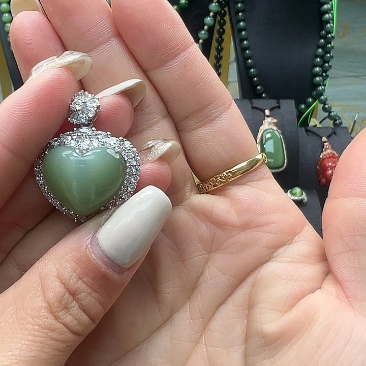 七***花和田玉银S925镶嵌颈饰