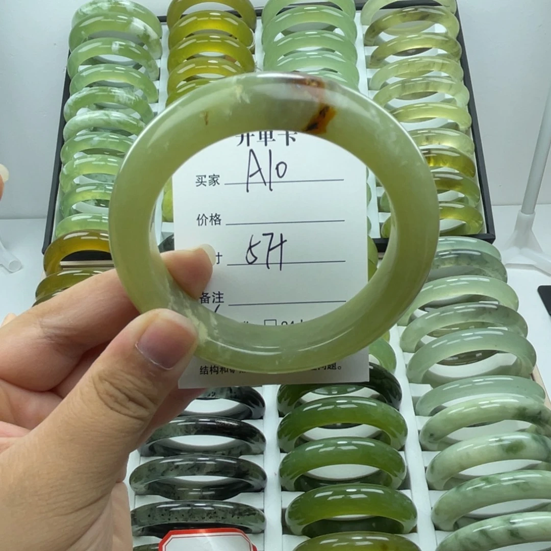 蛇纹石玉未镶嵌手镯