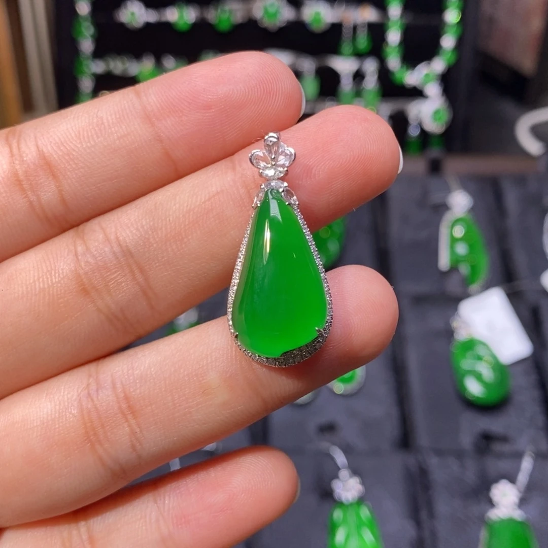 颈饰18K金镶嵌翡翠天然翡翠