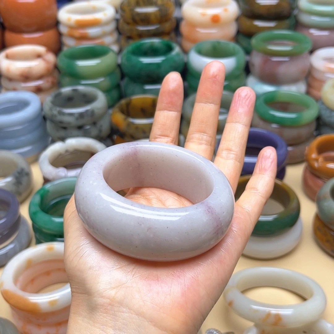 兰****石英岩玉手镯未镶嵌