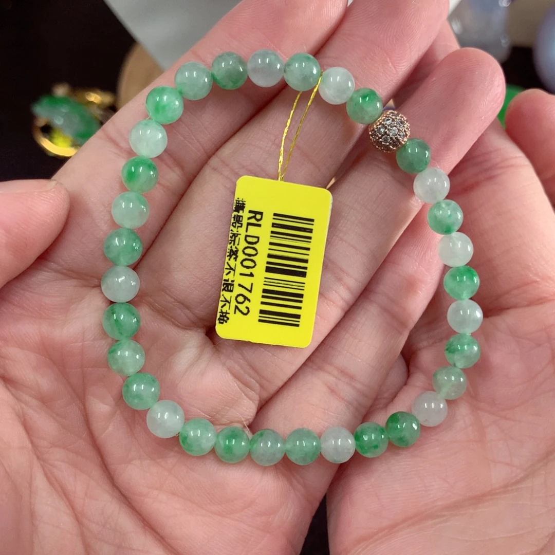 翡翠未镶嵌颈饰……