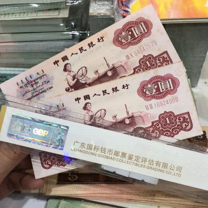 女拖两张，有点瑕疵
