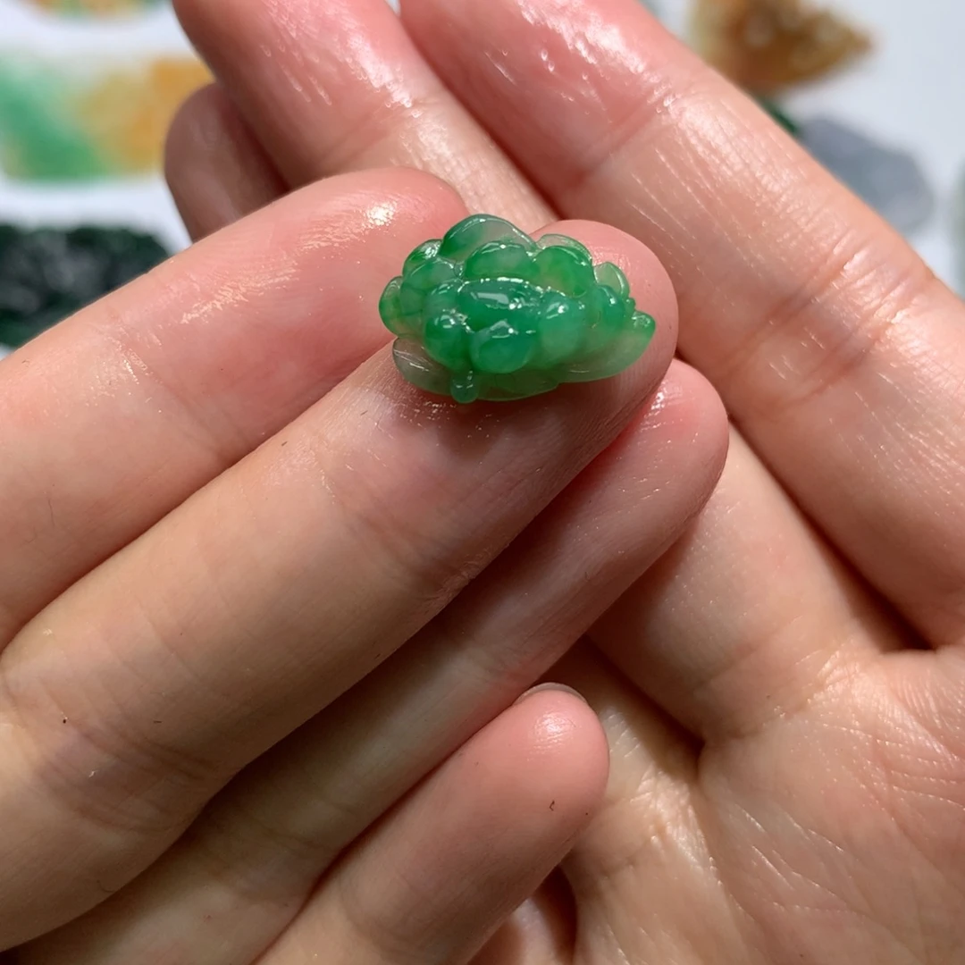 定制翡翠未镶嵌花