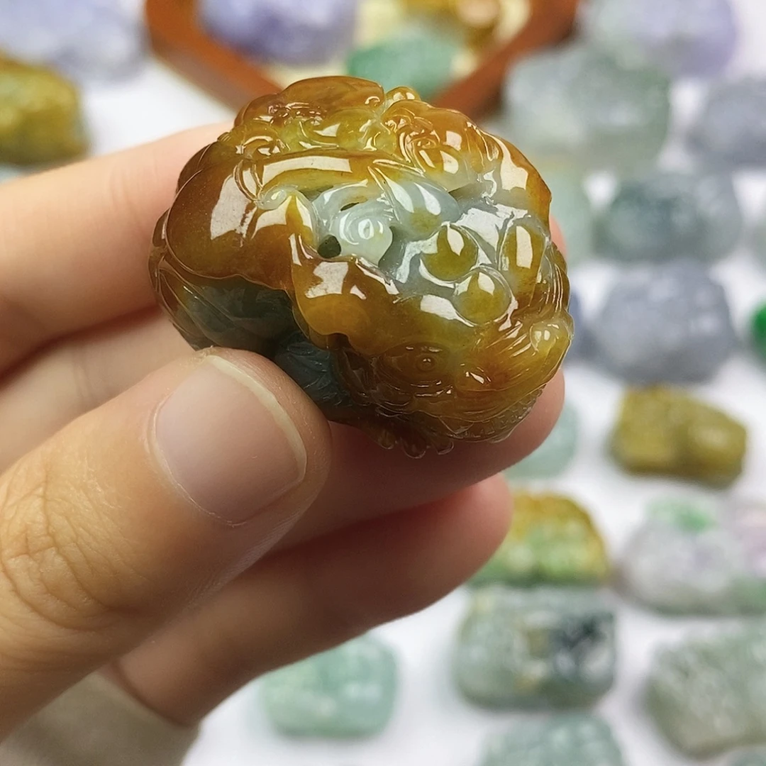 翡翠未镶嵌颈饰貔貅