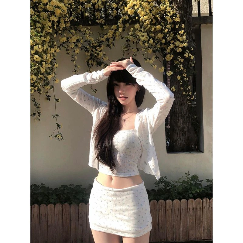 小众短款吊带背心外搭长袖开衫上衣女装夏季显瘦半身裙碎花三件套