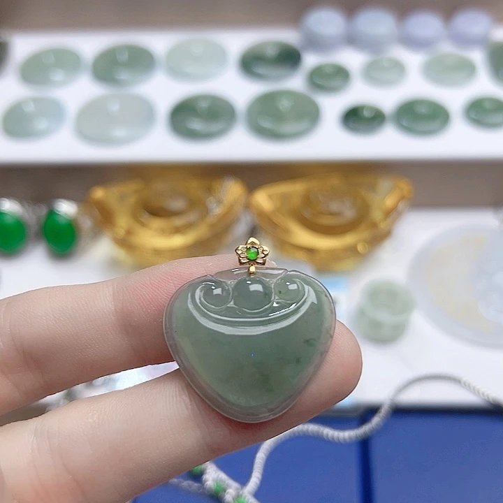 翡翠18K金镶嵌颈饰翡翠