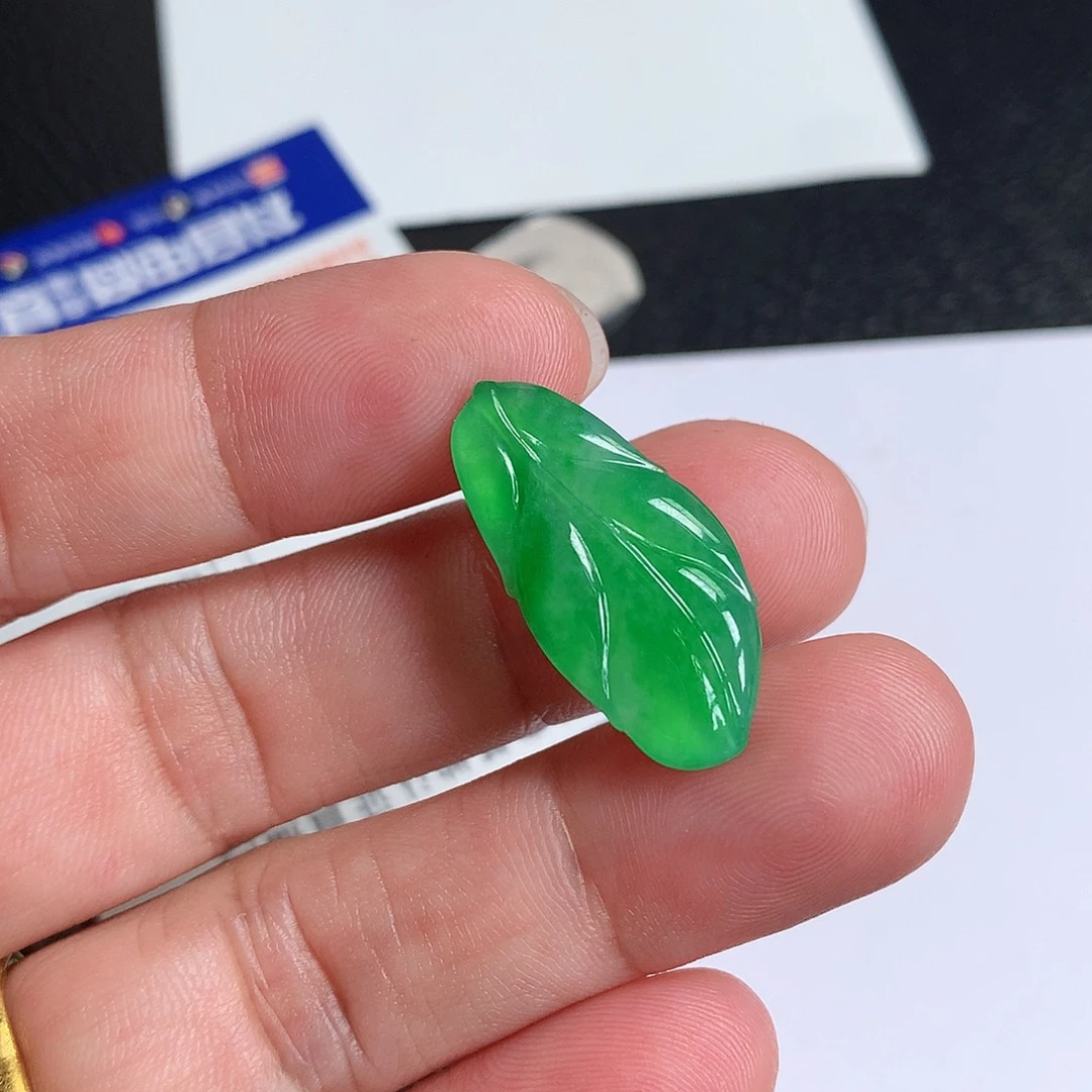 翡翠散珠缅甸天然A货翡翠阳绿叶子
