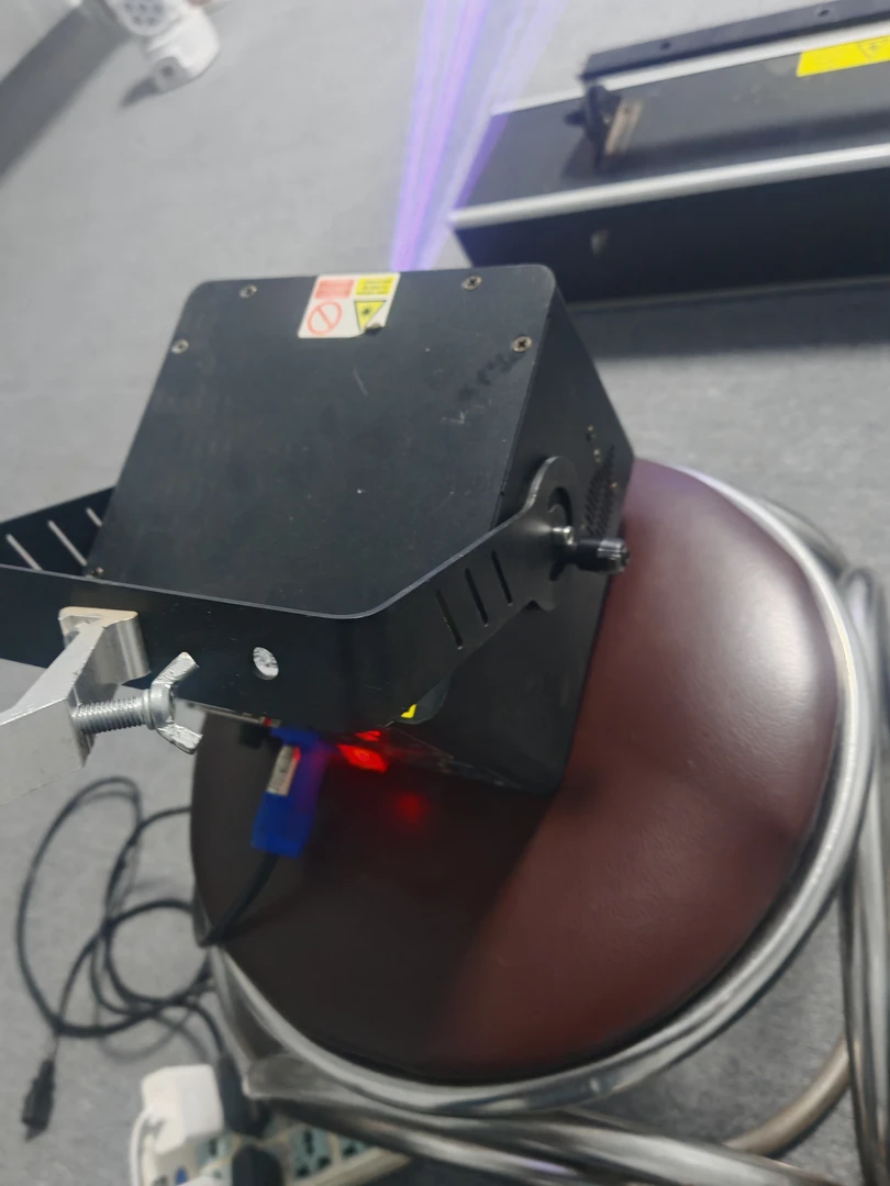 9新  出彩3瓦全彩动画激光灯一台适应于酒吧KTV