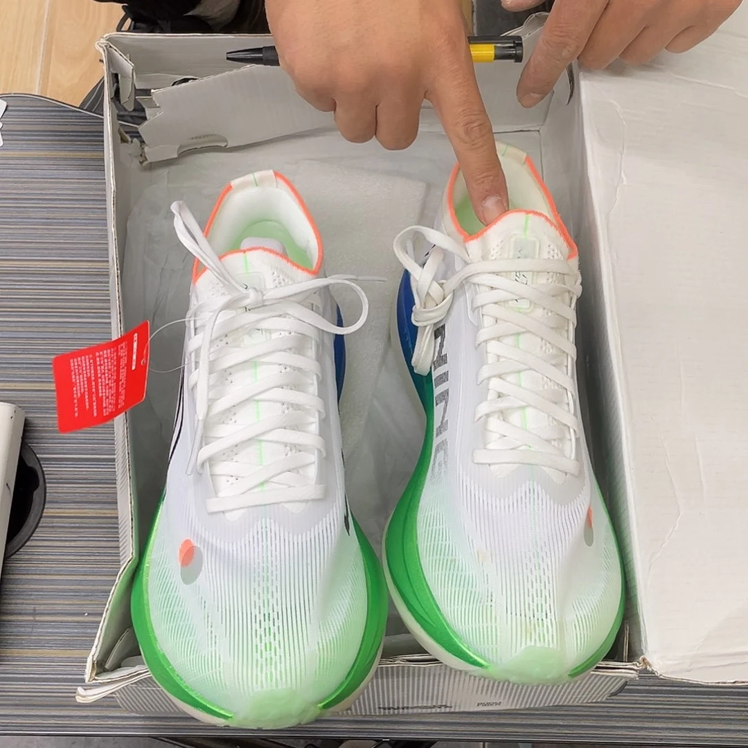 65号李宁跑鞋43.270底微脏口微黄