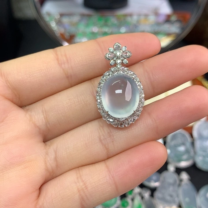 翡翠18K金镶嵌颈饰翡翠