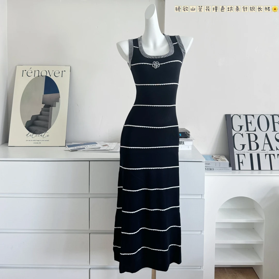 【假日小香】黑白条纹撞色钩花气质收腰连衣裙女夏