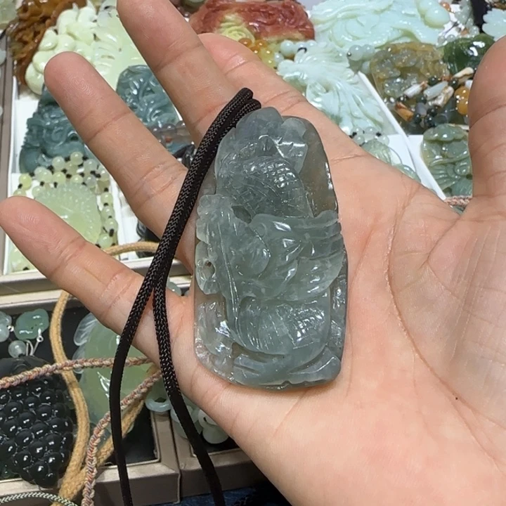 蛇纹石玉未镶嵌吊坠