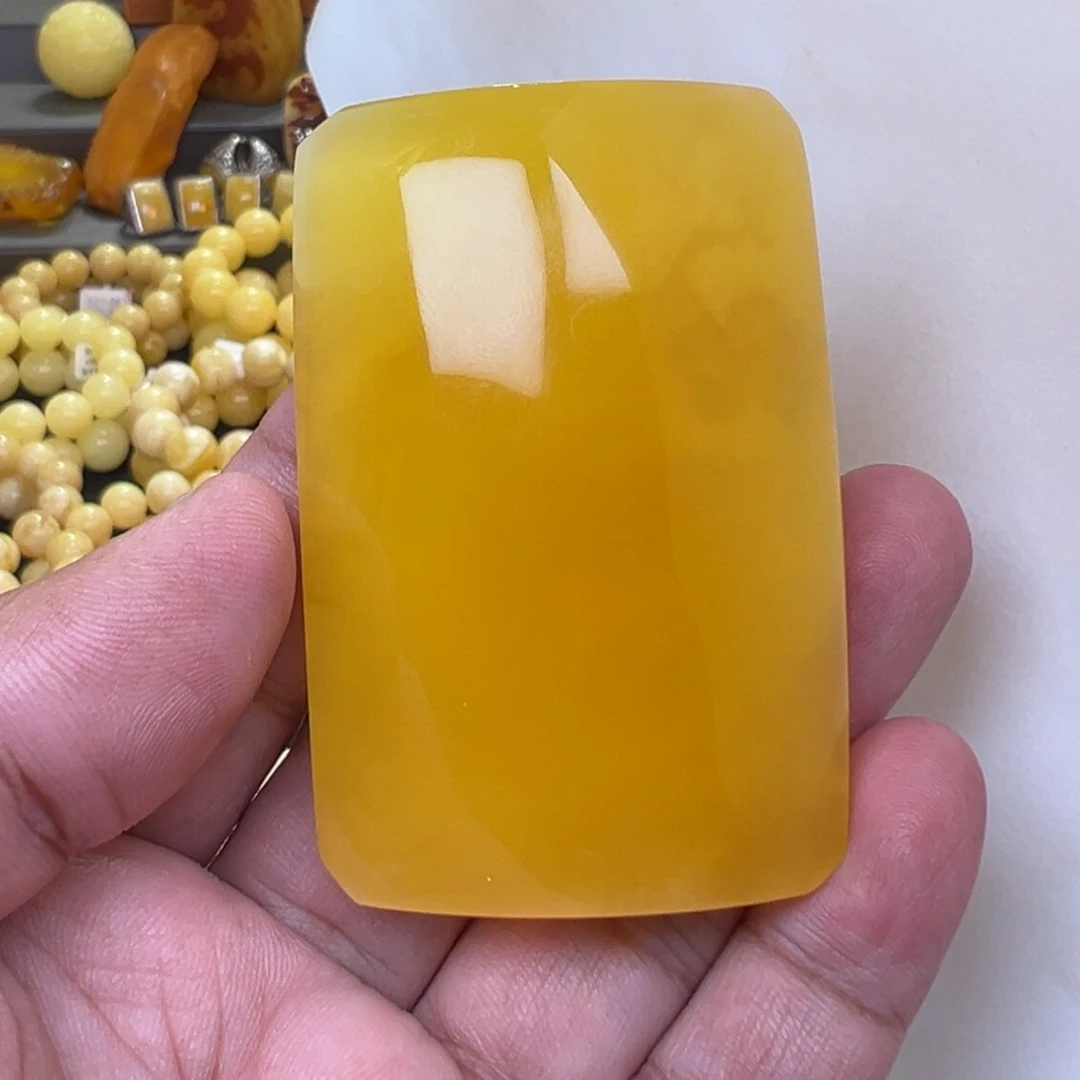 蜜蜡未镶嵌裸石34.17克