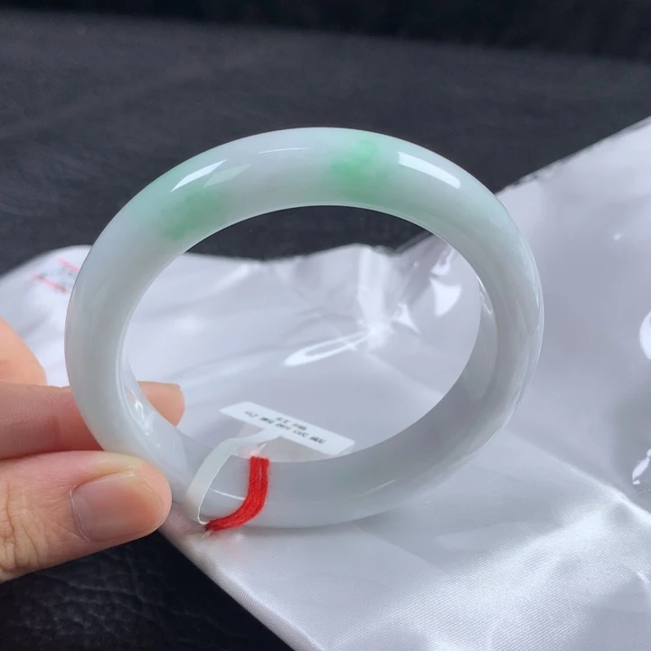 翡翠未镶嵌手镯