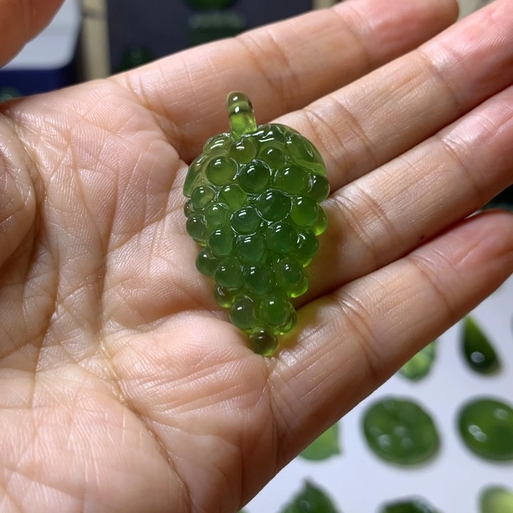 岫玉未镶嵌颈饰吊坠