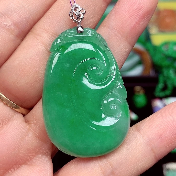 翡翠18K金镶嵌颈饰翡翠