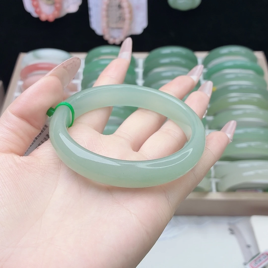 石英质玉未镶嵌手镯60