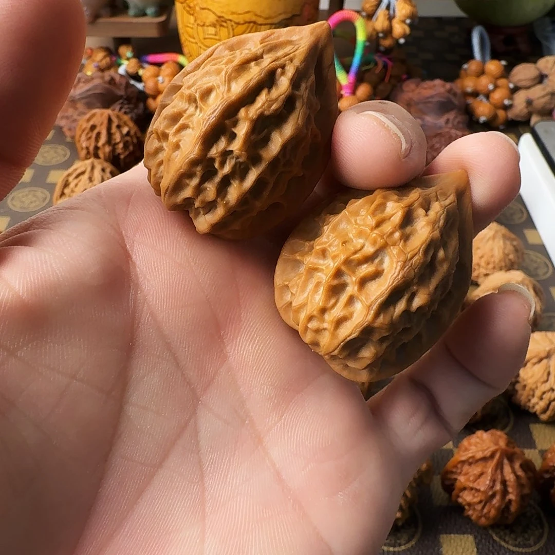 文玩核桃把件野生鸡心