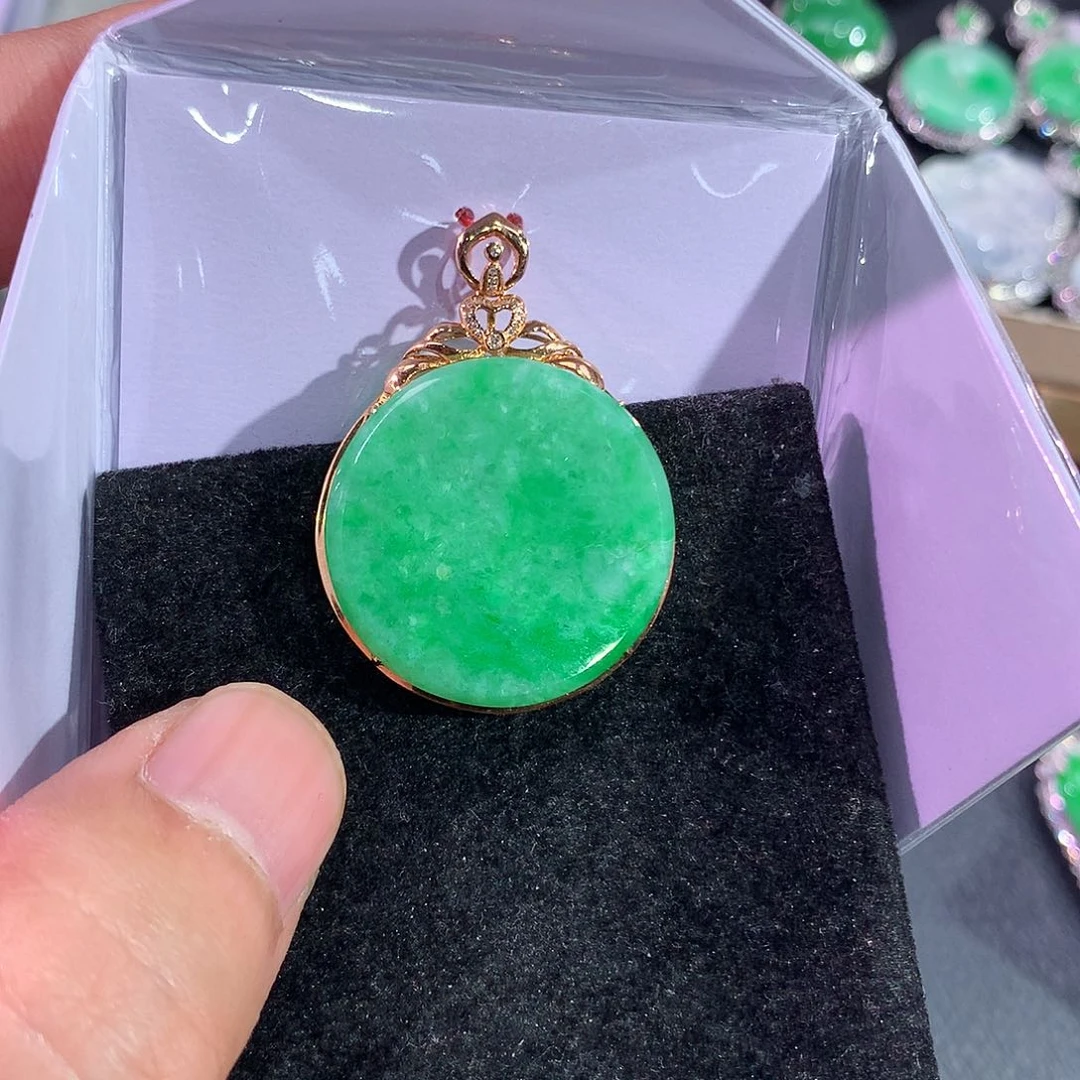 翡翠吊坠(赠链)18K金镶嵌