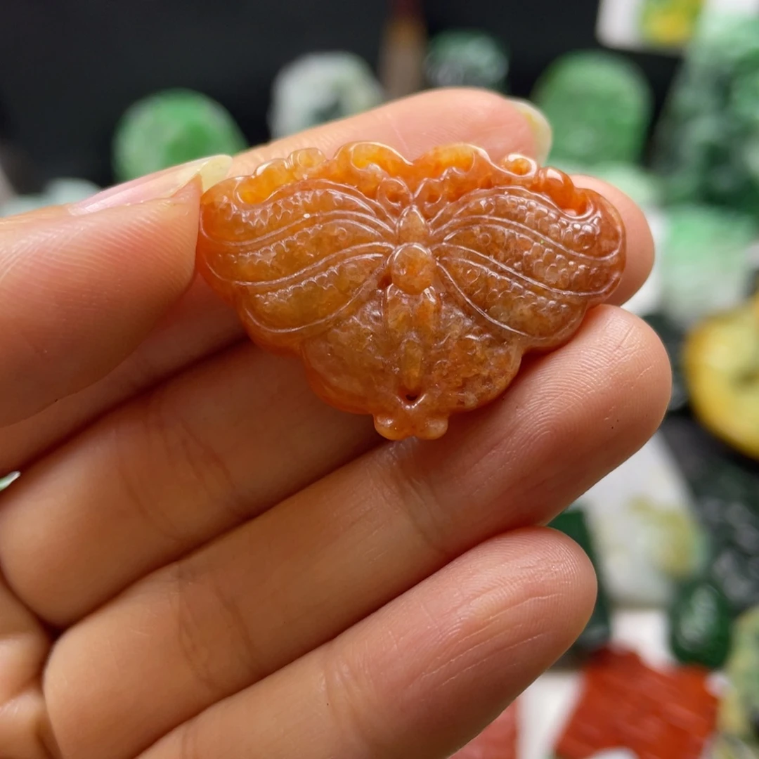 翡翠颈饰未镶嵌卢****～牌子