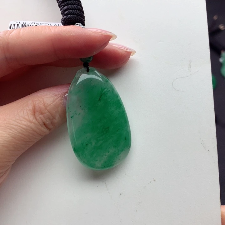 石英质玉未镶嵌颈饰