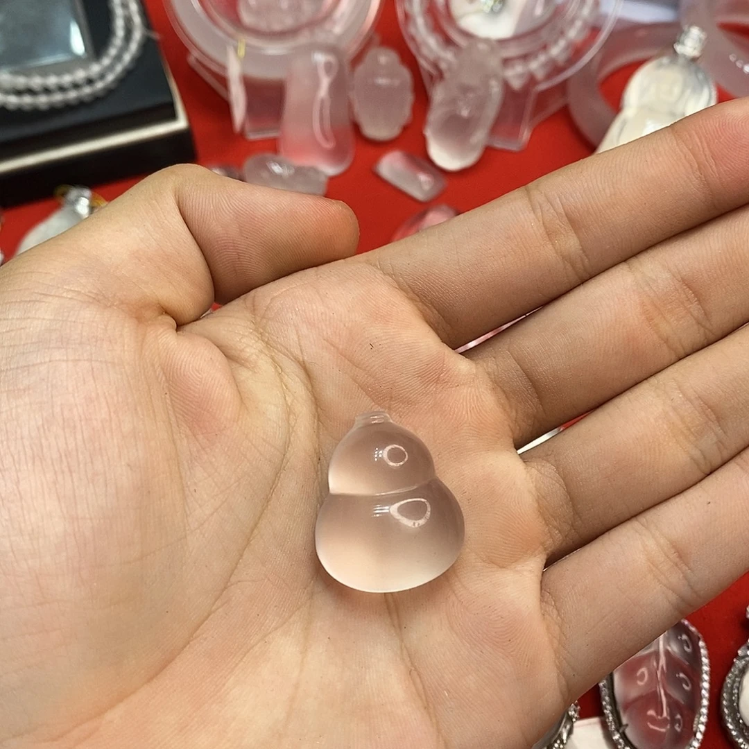 颈饰未镶嵌石英质玉