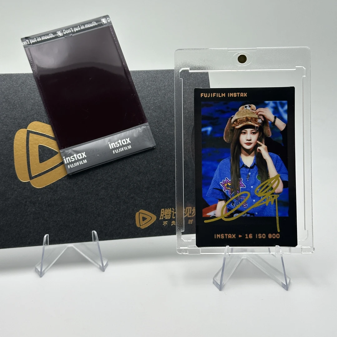 B6647【袁一琦】 签名正品拍立得照片  白边