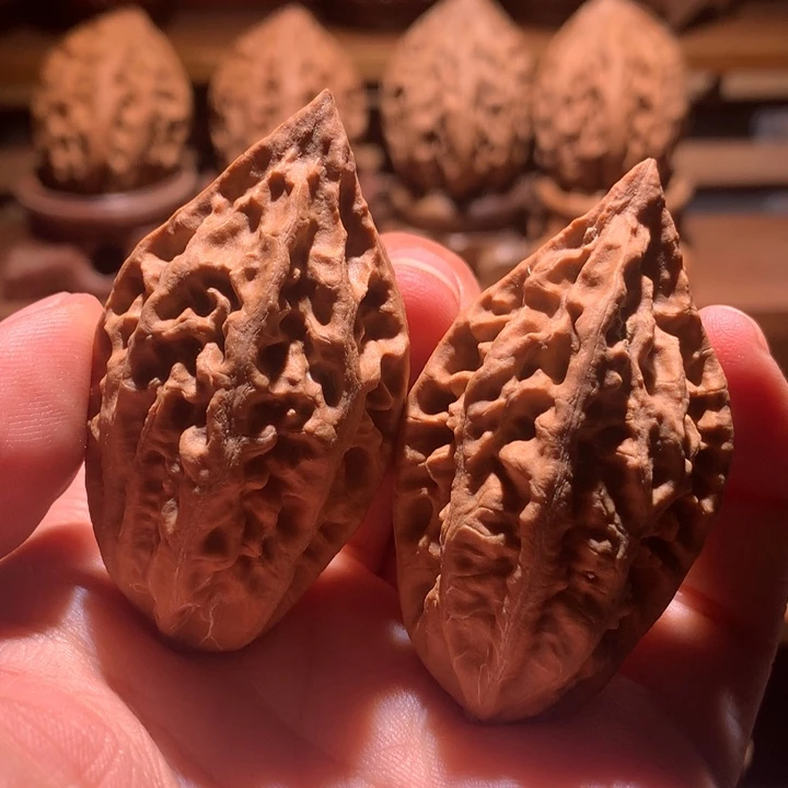 文玩核桃吊坠楸玥核96