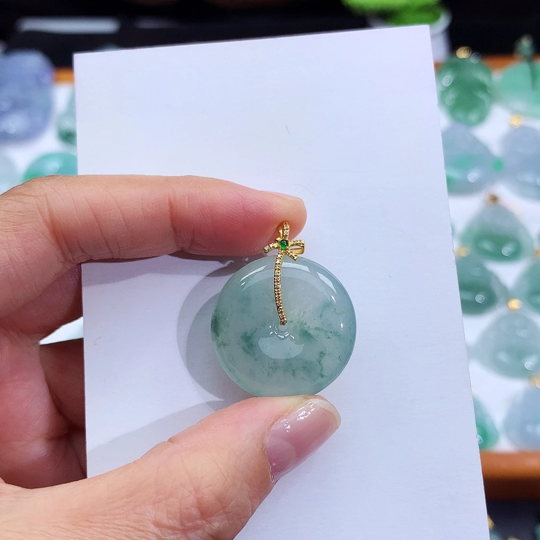 翡翠18K金镶嵌颈饰翡翠吊坠