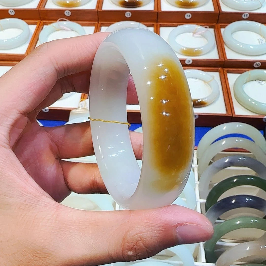 L***y未镶嵌手镯和田玉且末糖白轮胎59 60