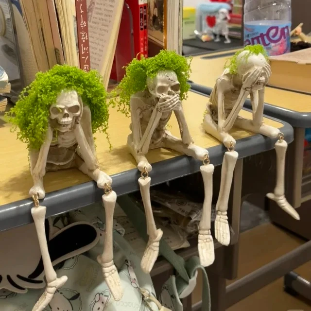 【新品】万圣节吊脚骷髅不听不看不说树脂家居庭院氛围装饰品摆件