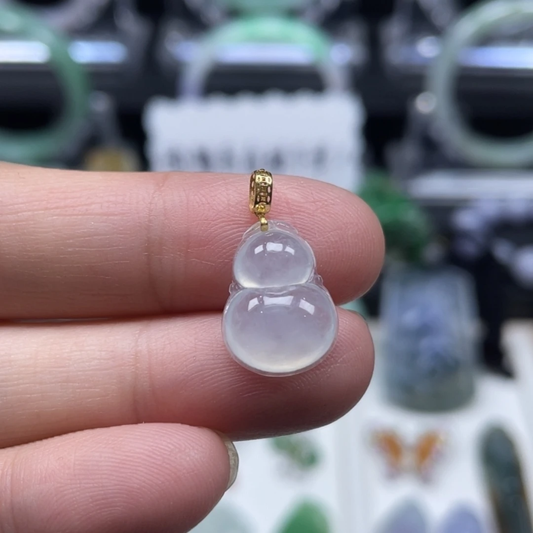 翡翠18K金镶嵌颈饰葫芦