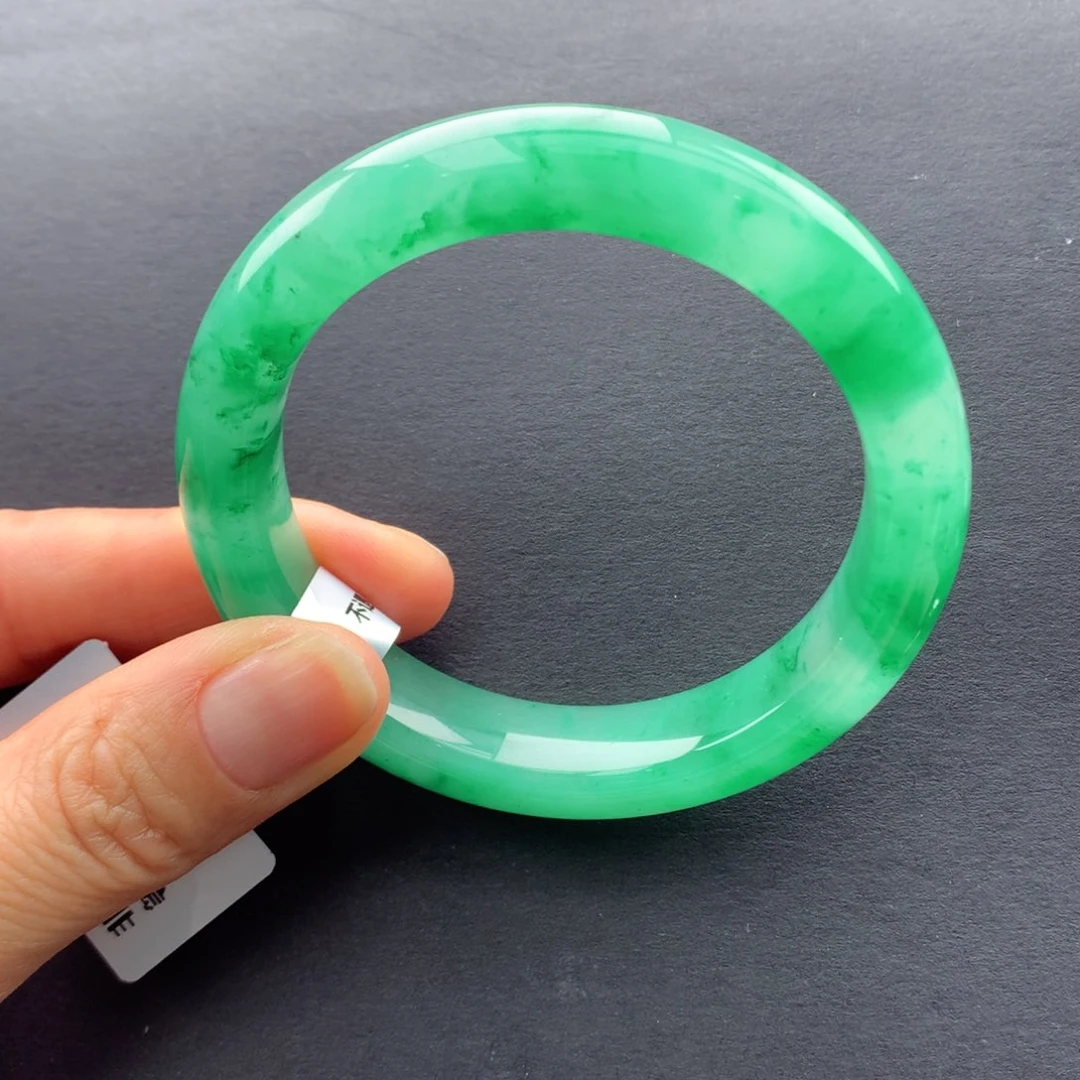 【闪购商品】未镶嵌手镯石英质玉