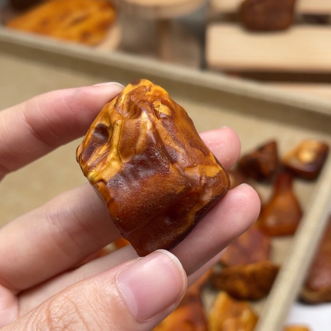 琥珀未镶嵌珠宝奇石