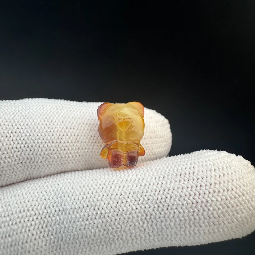 J9313天然原矿蜜蜡 雕刻小熊11*14.8mm支持复检假一罚十