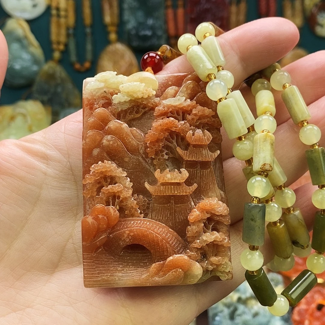 蛇纹石玉未镶嵌颈饰辽阳红山水