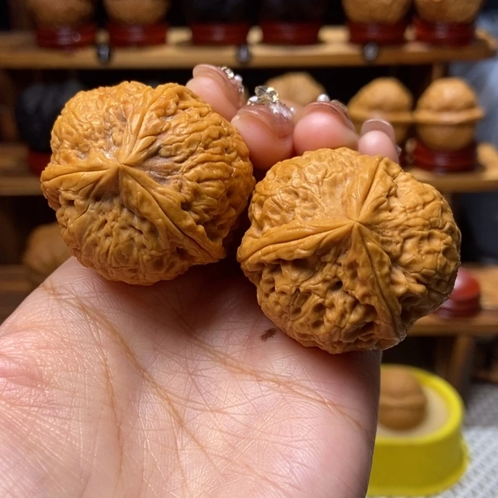文玩核桃吊坠金鼎18