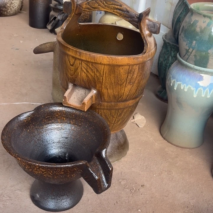 紫砂花盆口径25/35。23/17进水口2厘米