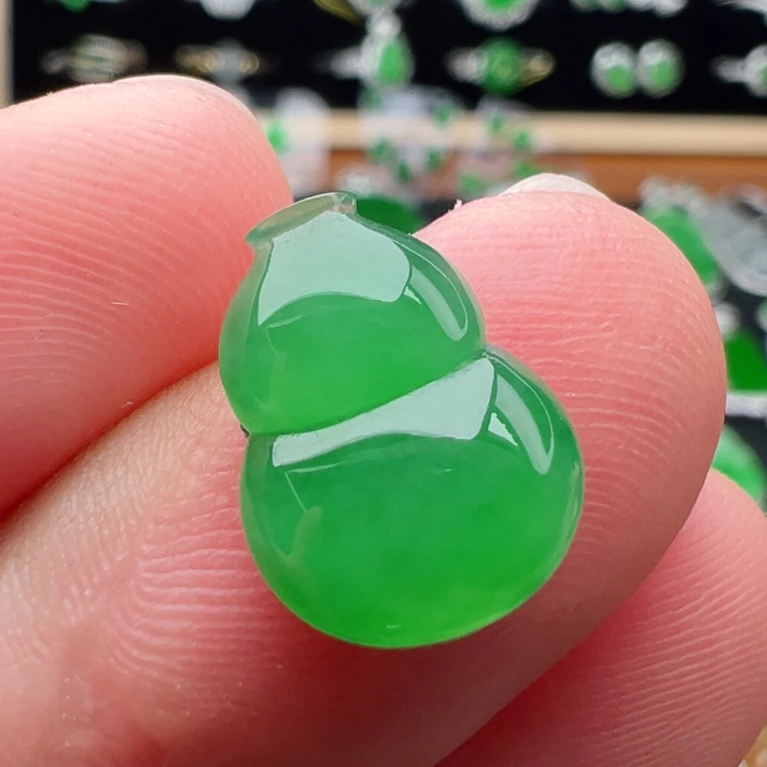 翡翠未镶嵌颈饰葫芦13.7