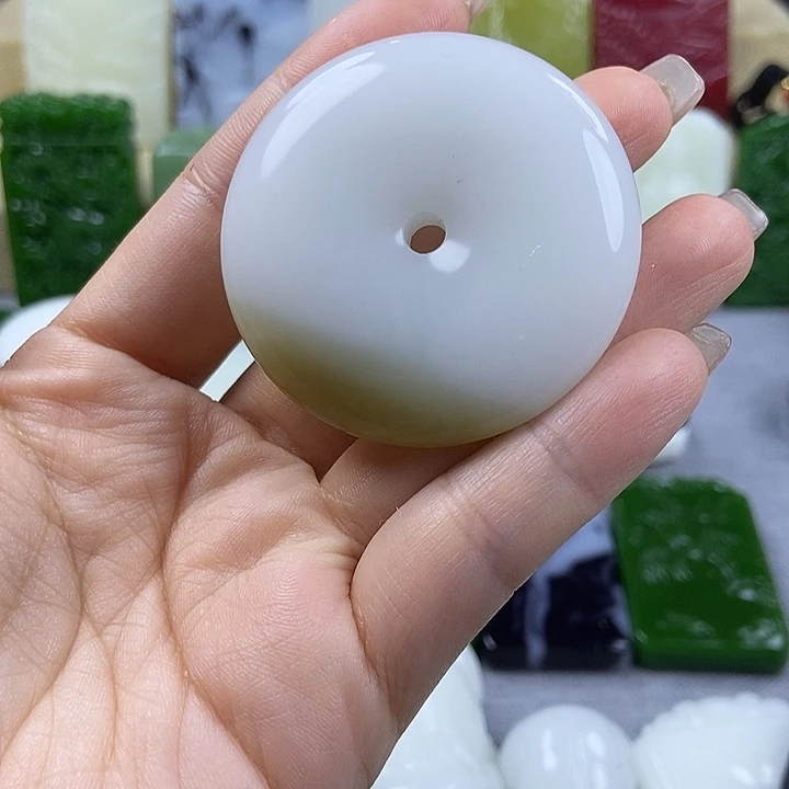 颈饰未镶嵌和田玉