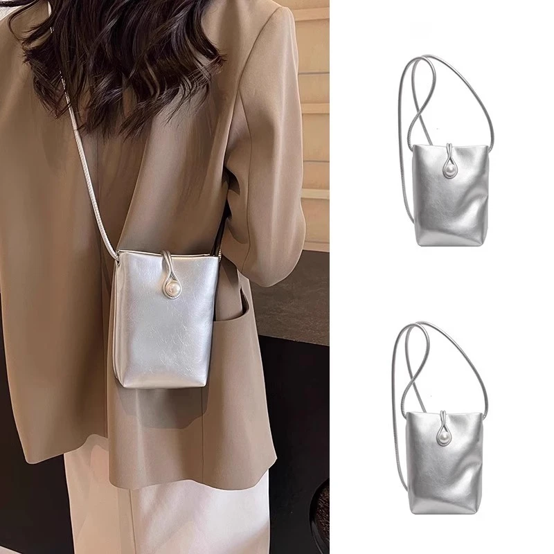 2025新款高级感手机包女斜挎夏天小众时尚迷你小包轻便散步单肩包