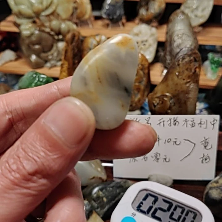 和田玉未镶嵌原石末镶嵌风**山