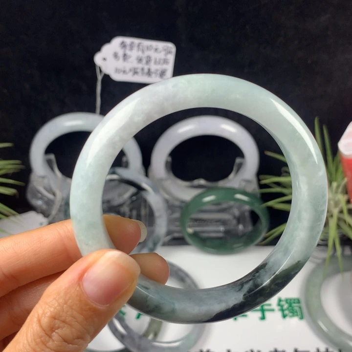 翡翠未镶嵌手镯47号。55.6圈