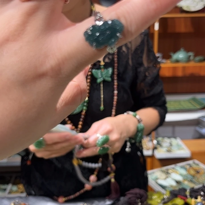 未镶嵌岫玉毛衣链