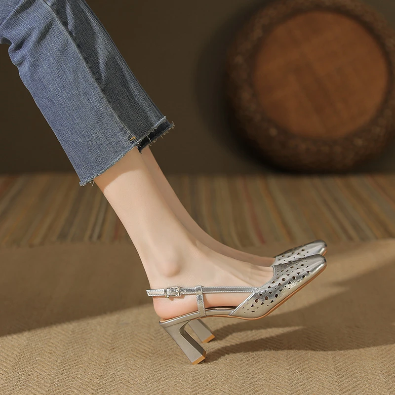 2025年夏季新款银色镂空包头女凉鞋时尚百搭气质方头凉鞋高跟鞋女