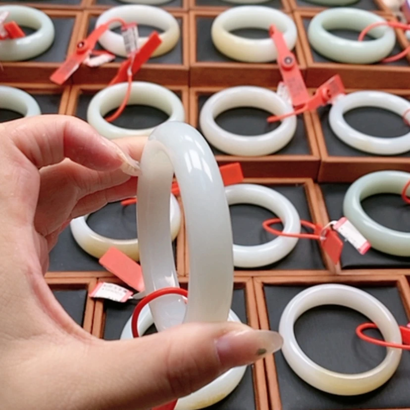 【闪购商品】未镶嵌手镯和田玉