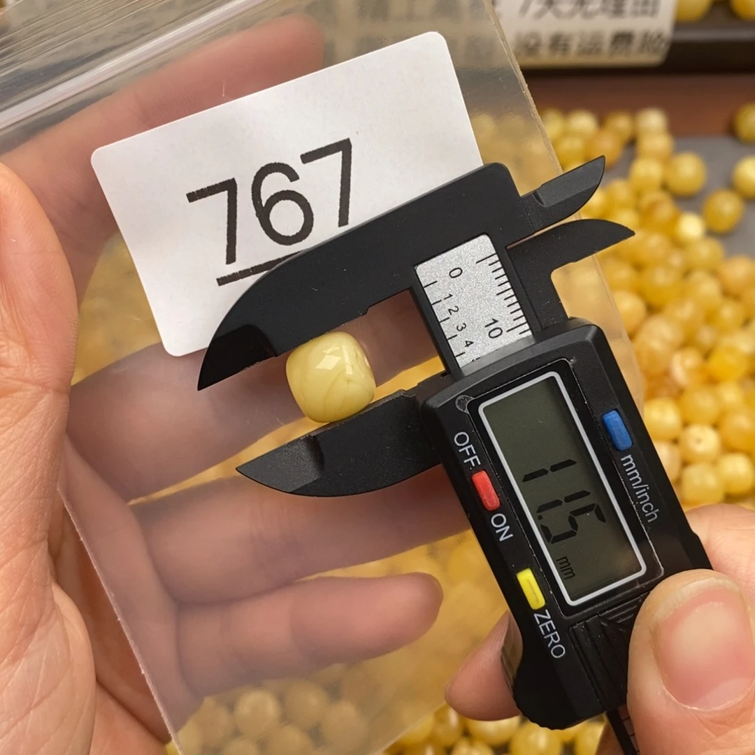 蜜蜡珠宝奇石未镶嵌