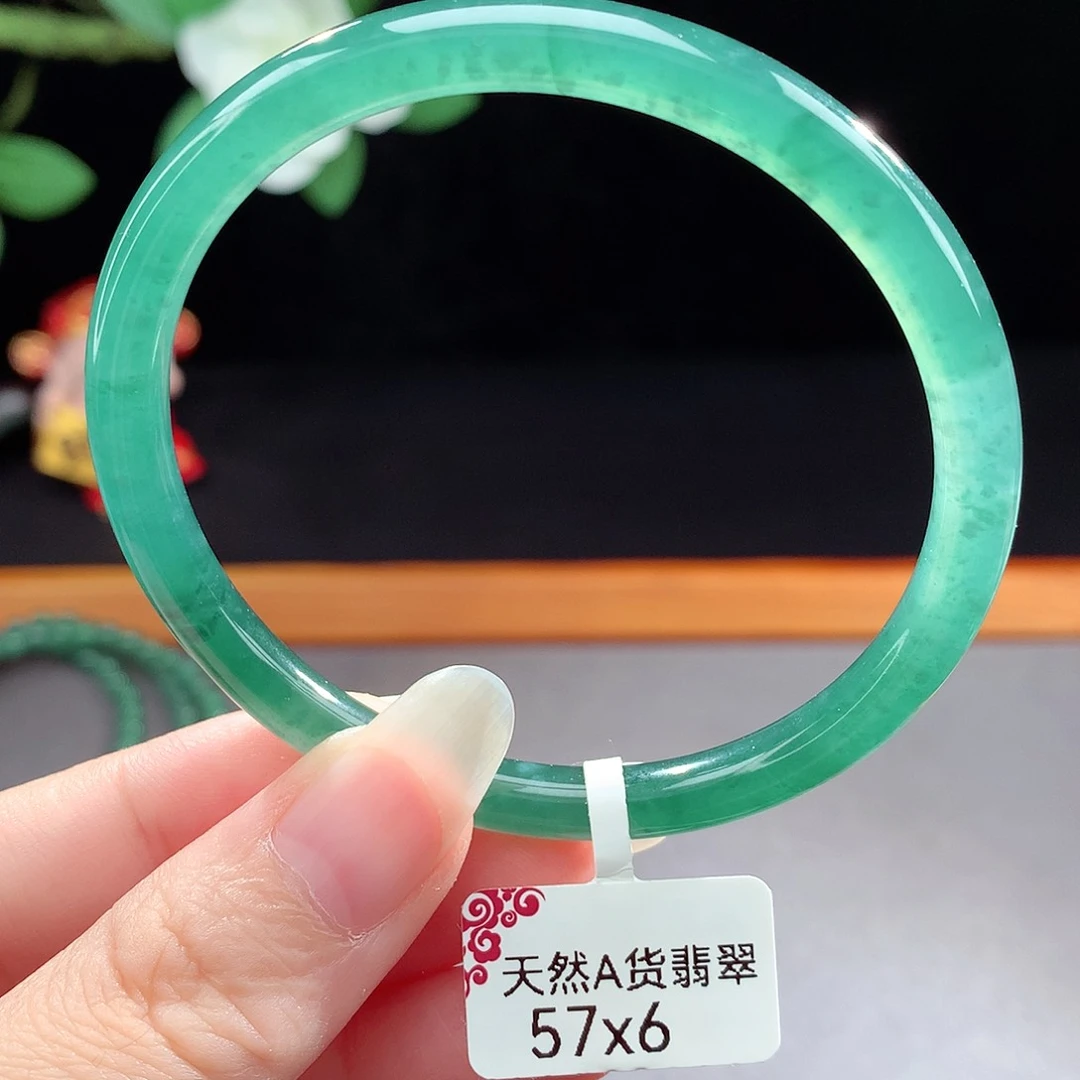 未镶嵌手镯（圆镯）翡翠